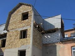 У центрі Житомира незаконне будівництво може призвести до смерті багатьох людей. ФОТО 
