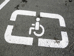 Штрафи за паркування на місцях для інвалідів